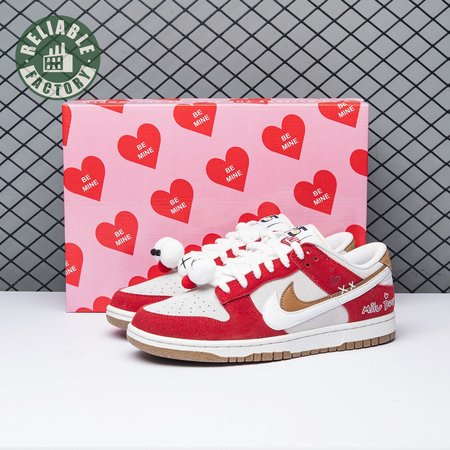 Nike Dunk Low SE Merry Christmas DO9457-112 Unisex